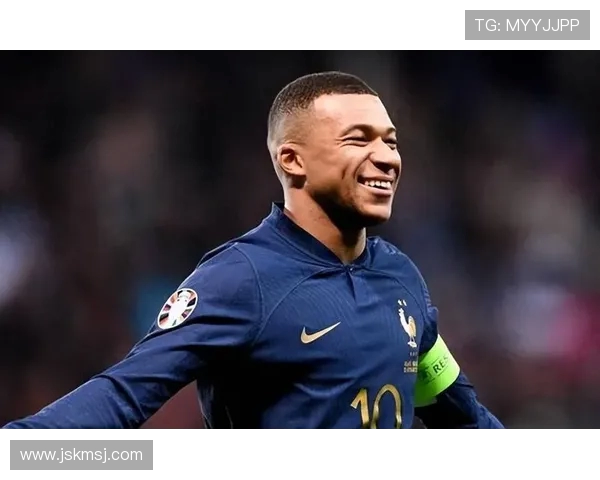 姆巴佩祝贺阿什拉夫当选非洲足球先生：爱你，你是非洲之王